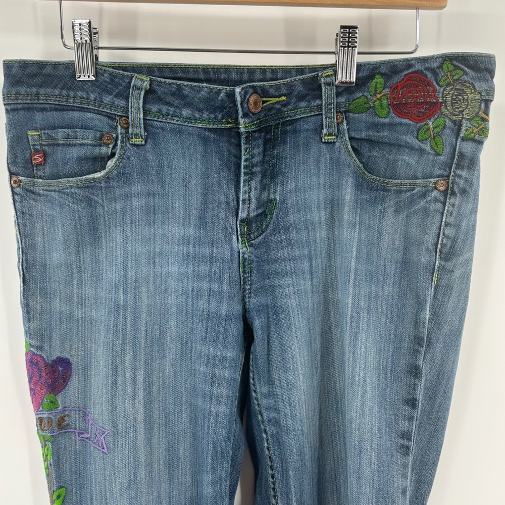 Seven7 Women Medium Wash Floral Tattoo Embroidered Bootcut Jeans Blue Size 33W